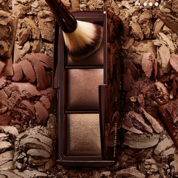 HOURGLASS Ambient Lighting Palette Volume III NEW - Picture 2 of 4